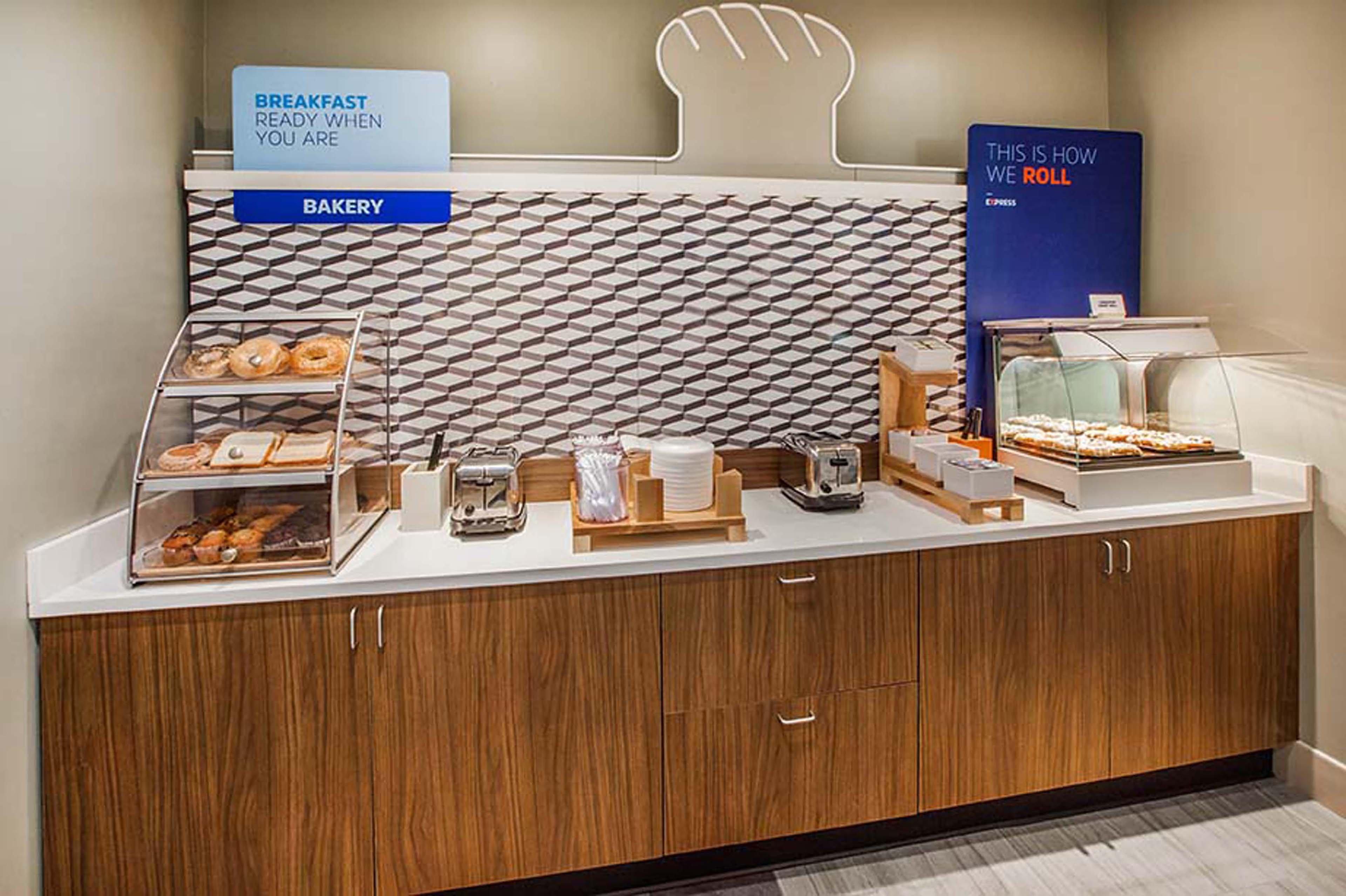 Holiday Inn Express Hotel & Suites Lake Elsinore By Ihg Экстерьер фото