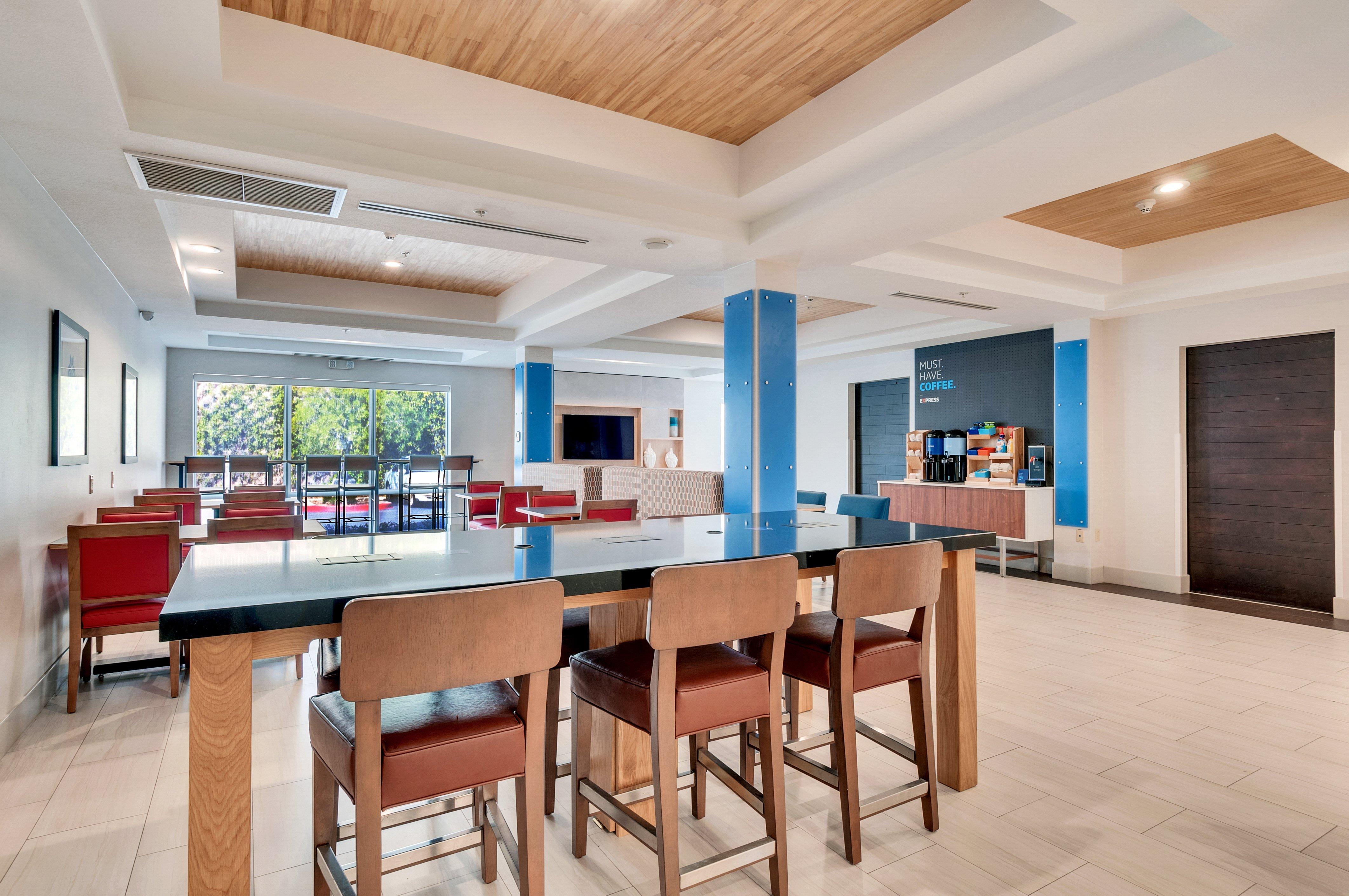 Holiday Inn Express Hotel & Suites Lake Elsinore By Ihg Экстерьер фото